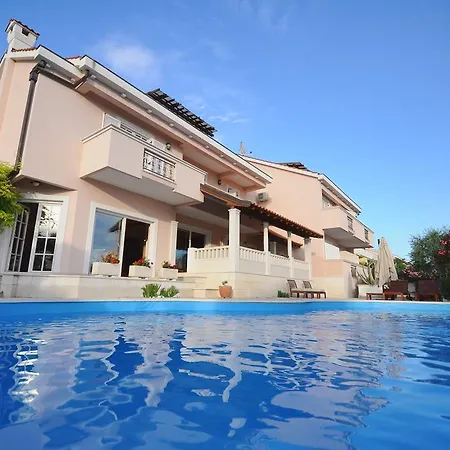 Marnii アパート Kožino